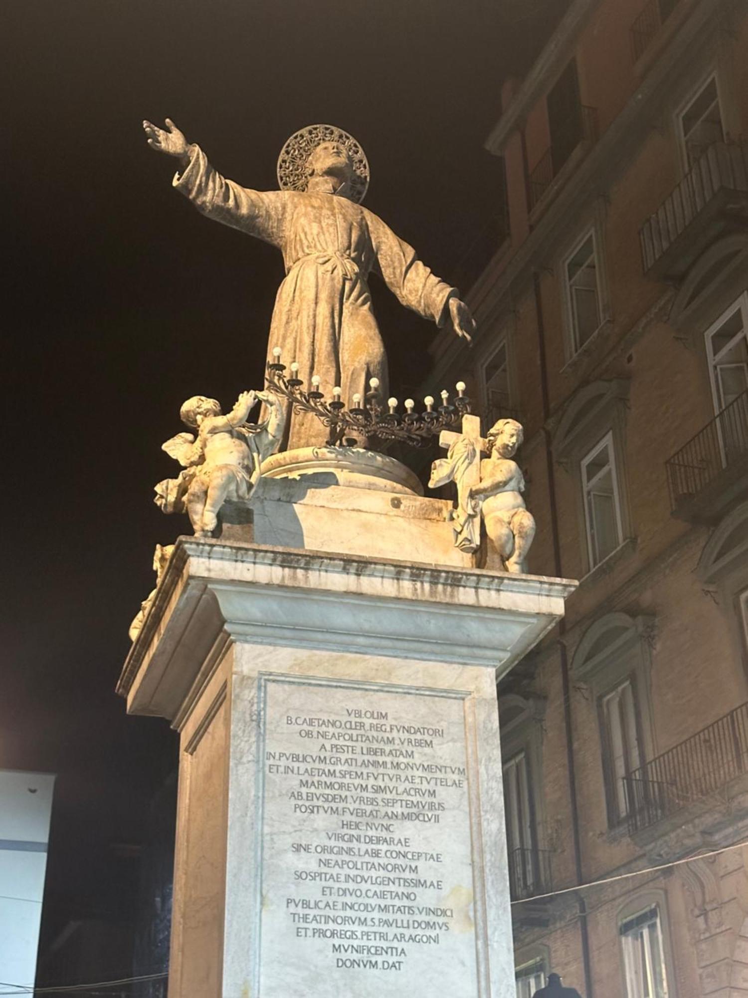 Angolo Paradiso Bed & Breakfast Napoli Bagian luar foto