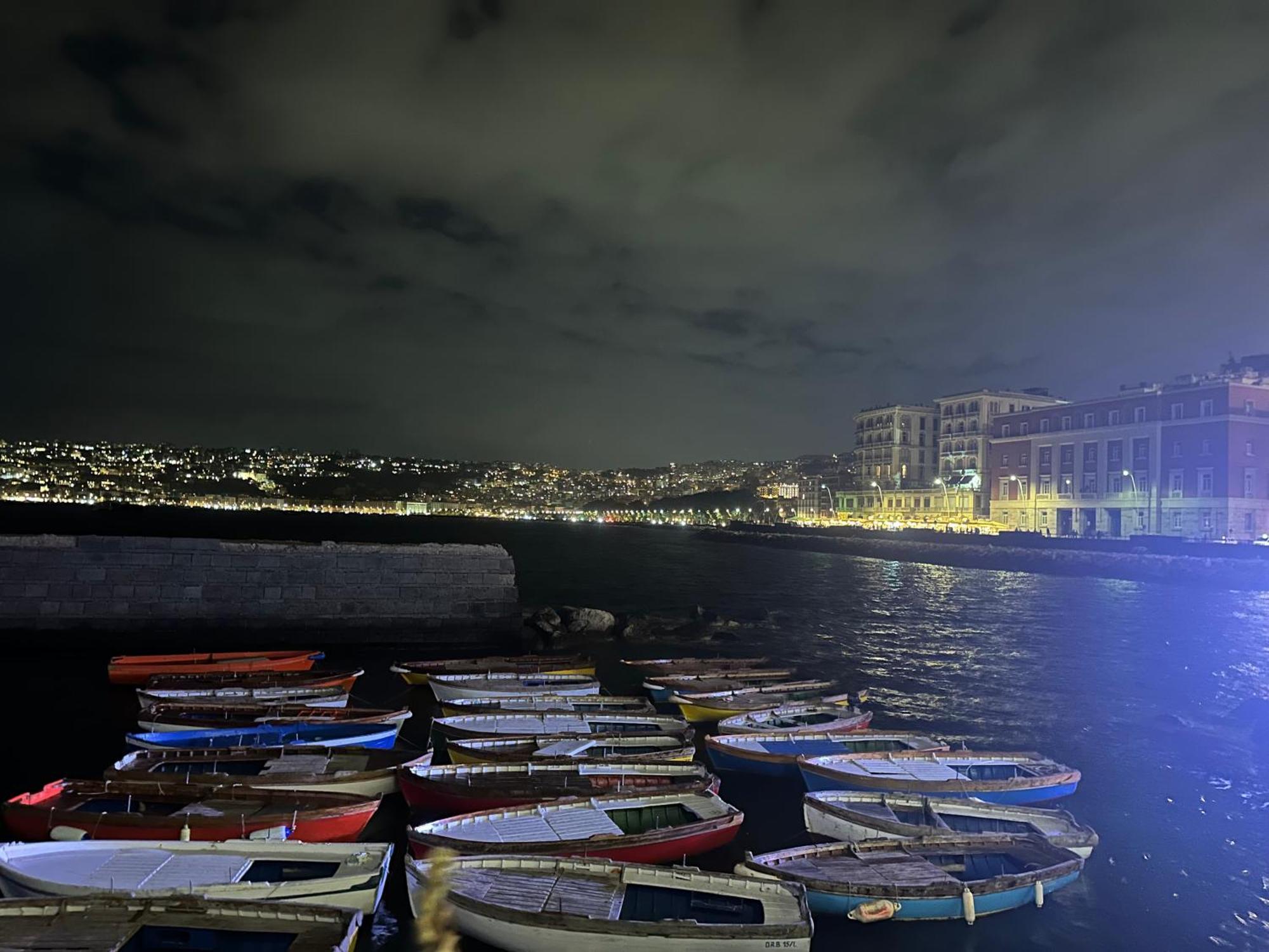 Angolo Paradiso Bed & Breakfast Napoli Bagian luar foto